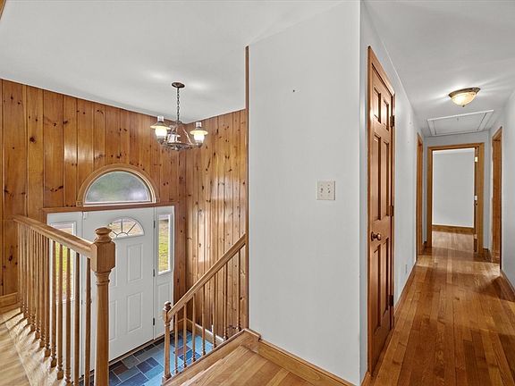 5th image of 109 Birch St