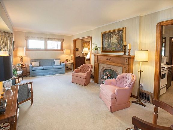 3rd image of 17202 Fernshaw Ave