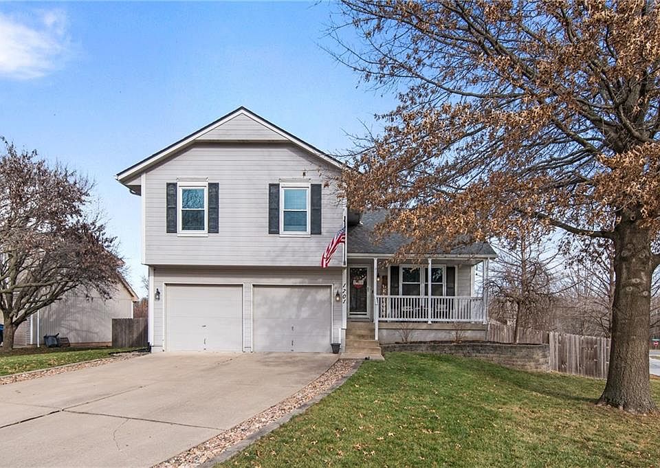 1st image of 1701 NE Whitestone Dr