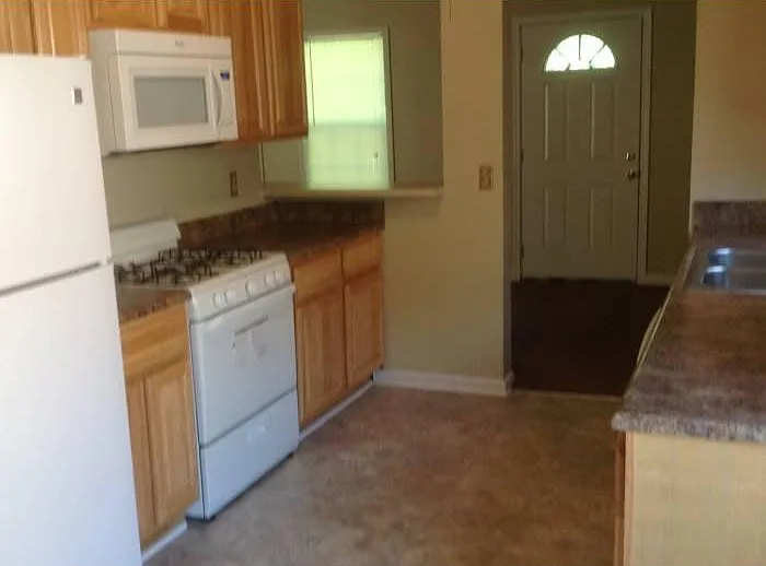3 bed, 1462 sqft, $1,900 — Photo 3