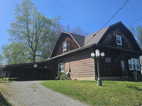 906 Barham Ave, Johnston City, IL 62951