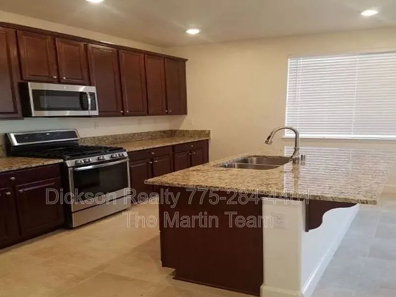 4 bed, 3.5 bath, 2000 sqft, $3,150 — Photo 3