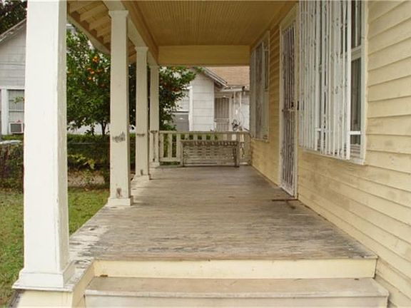 Covered Front Porch to welcome family and friends.