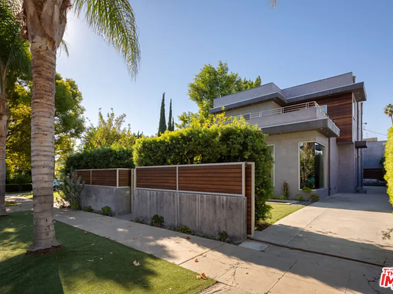 459 N Flores St — Photo 27
