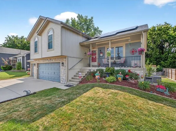 224 S Huntsman Blvd, Raymore, MO 64083