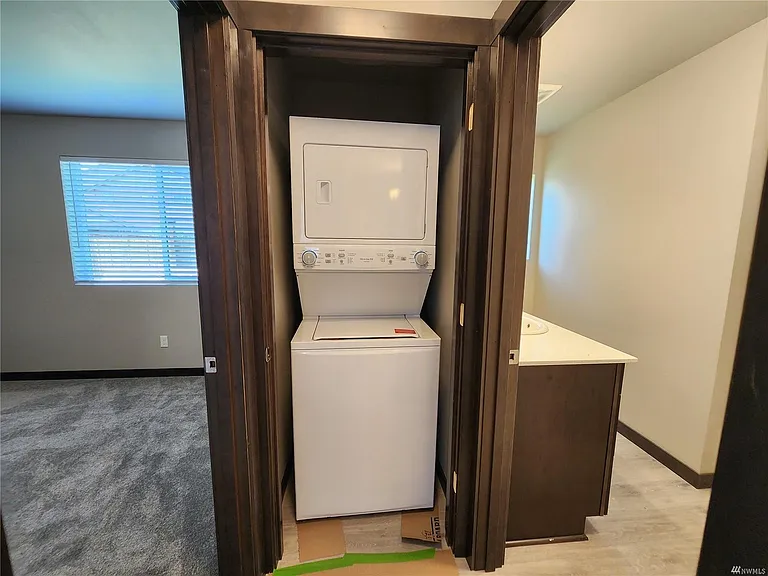 1039 Cedar Ave #201 — Photo 8