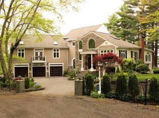 33 Sabbatia Dr, Taunton, MA 02780