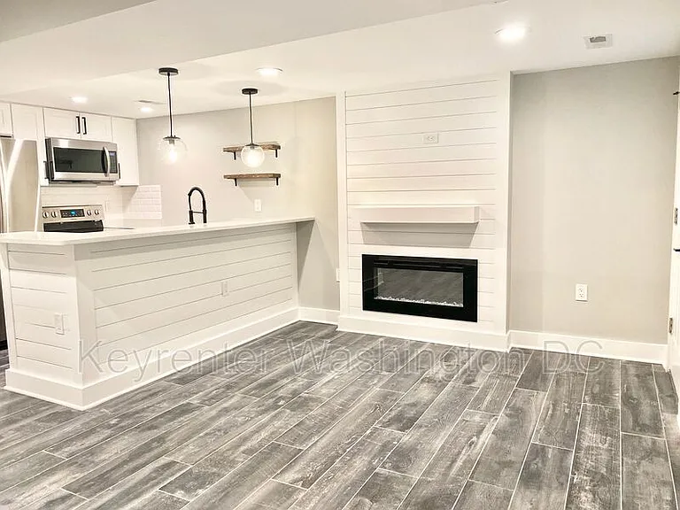 1618 Gales St NE #B — Photo 8