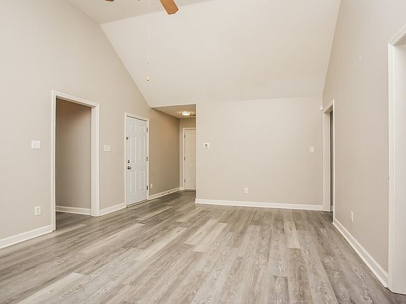 4th image of 10742 Wellington Dr