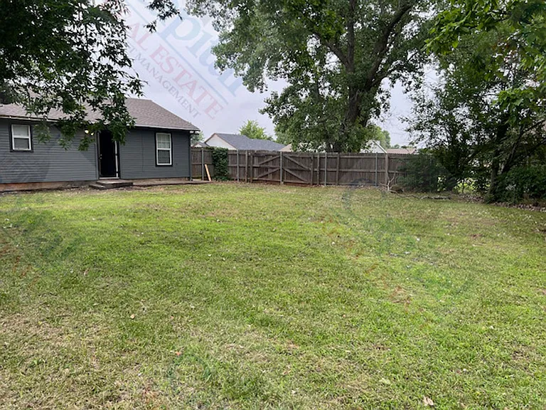 1520 Patricia Dr — Photo 32