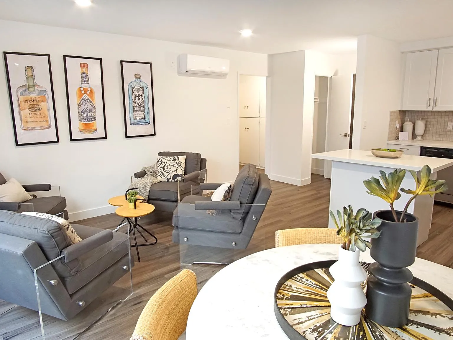 Regent Apartments — Photo 2
