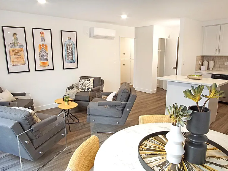 Regent Apartments — Photo 2