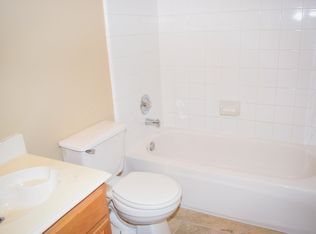 635 Oak Glen Dr, Kemah, TX 77565
