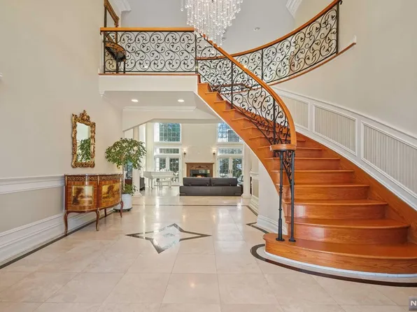 35 Geraldine Rd, Englewood Cliffs, NJ 07632