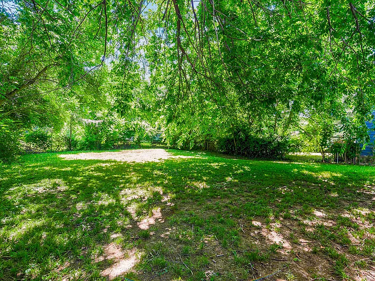 4131EatonSt-22_10222024