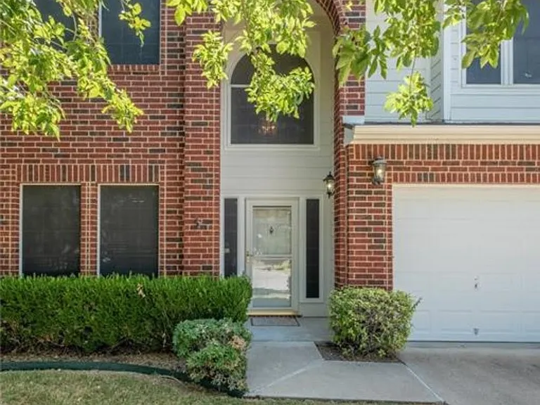 2416 Catawba Loop — Photo 2