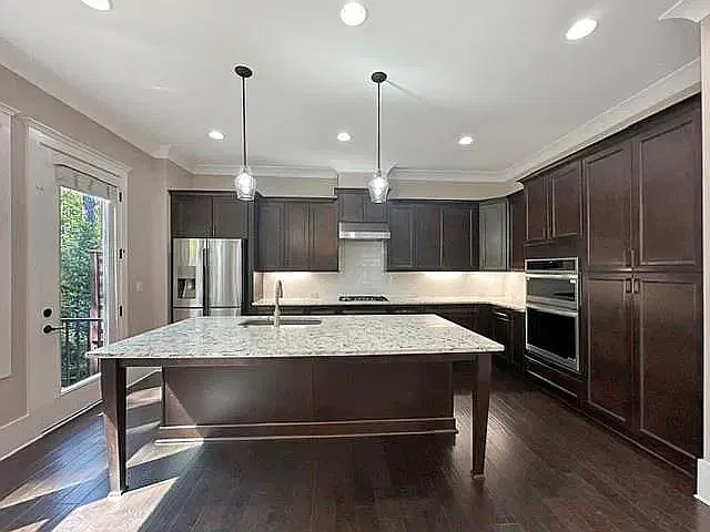 4 bed, 3.5 bath, 2238 sqft, $4,000 — Photo 2