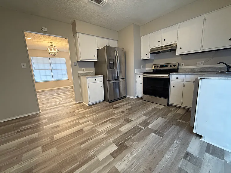 3850 Creighton Rd #7 — Photo 6