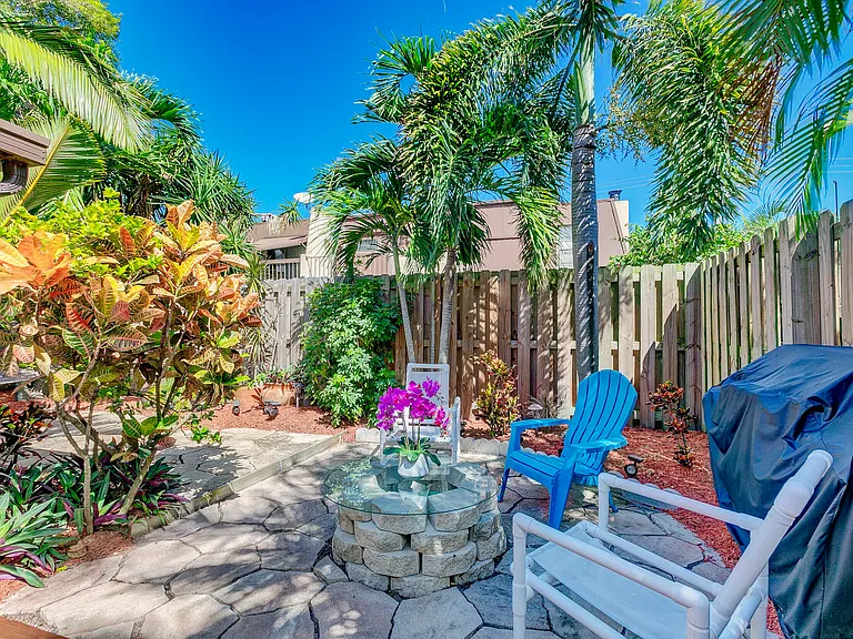 3530 E Gardens East Dr #B — Photo 6