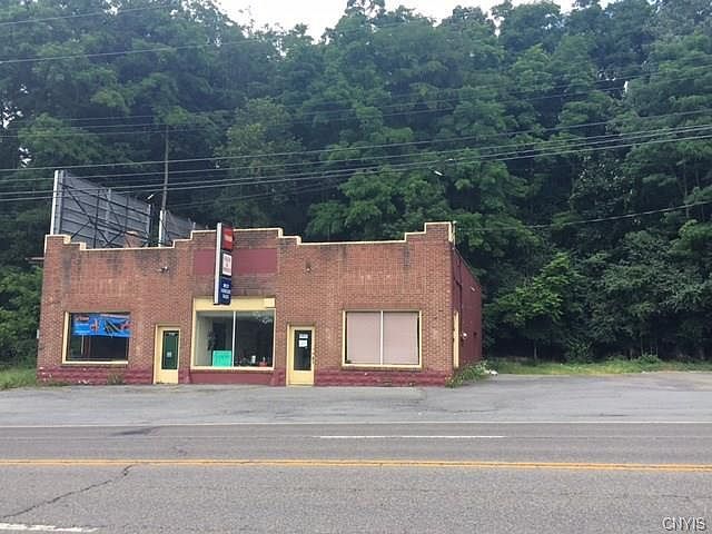 2nd image of 2522 W Genesee St