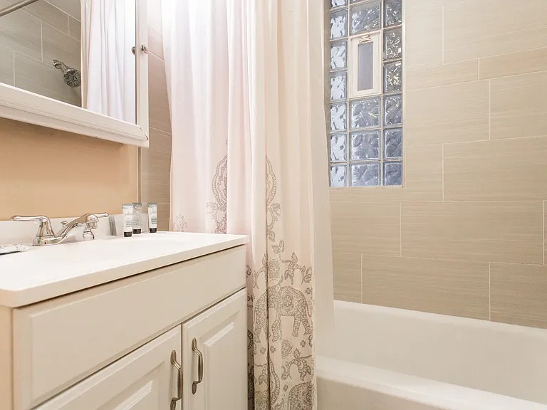2241 N Seminary Ave #1 — Photo 20