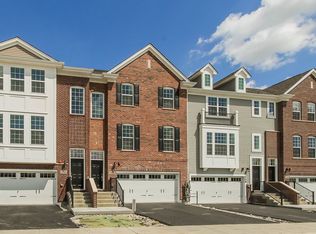 2488 Huntleigh Ln #10.02, Woodridge, IL