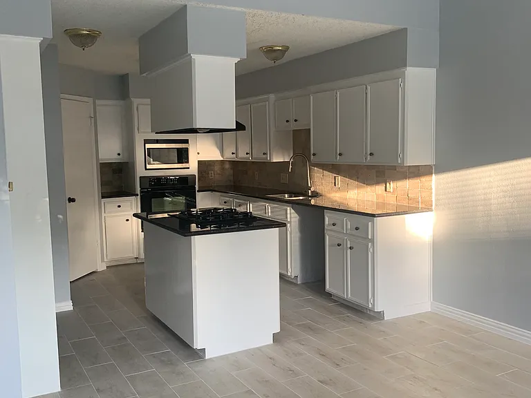 4131 Yupon Ridge Dr — Photo 1