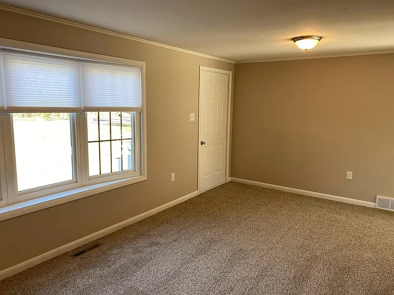 4751 William St — Photo 13