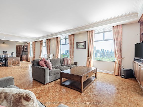 4th image of 423 Avenue Rd Unit 13