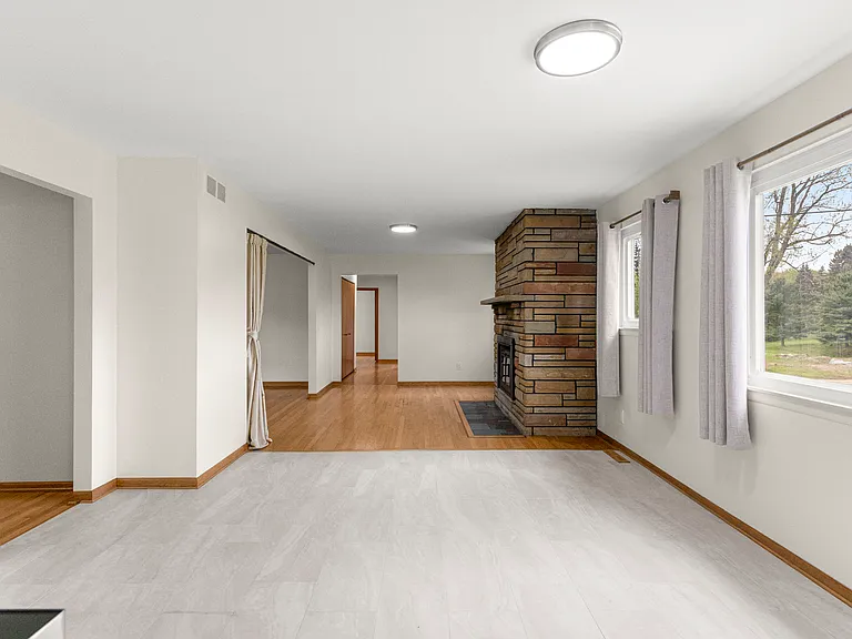 20325 Westview Dr — Photo 4