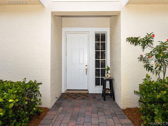 4th image of 1577 SE Tidewater Pl