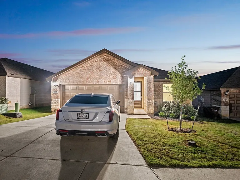 3025 Charyn Way — Photo 3
