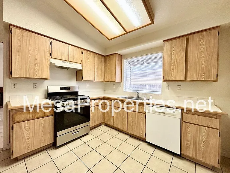13667 Gemini St — Photo 6