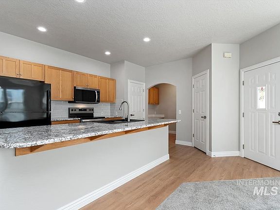 3rd image of 1137 N Cathy Ave
