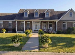 1906 Epicurean Dr, Clinton, MO 64735