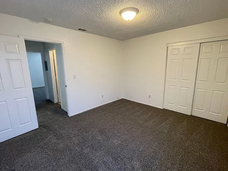 20292 Thunderbird Rd — Photo 6