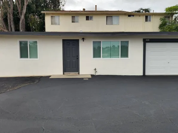 121-123 Plymouth Dr, Vista, CA 92083