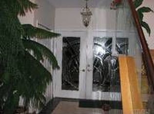 11 Fairwind Ct, Oakdale, NY 11769