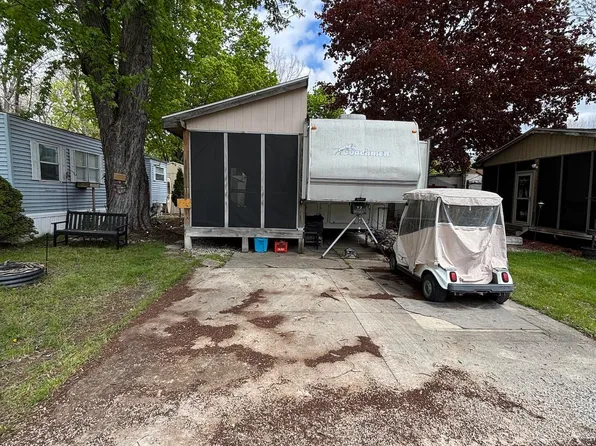 10001 E Goodall Rd #77, Durand, MI 48429