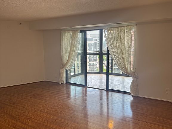 5th image of 1600 N Oak St APT 1632
