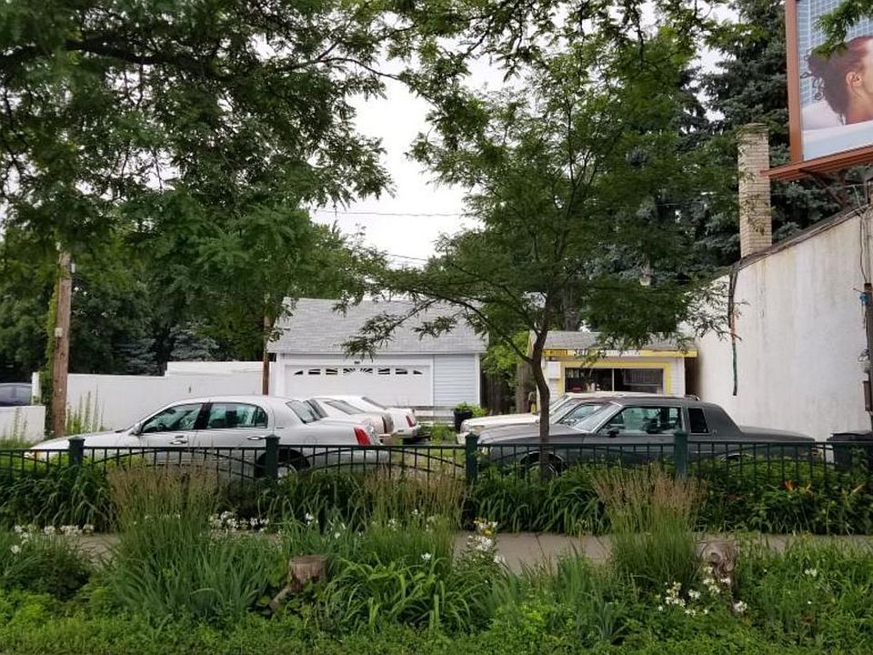 2nd image of 3612 E Lake St