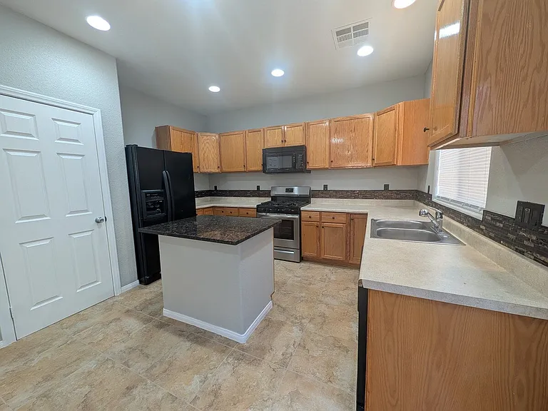 9332 Daffodil Sun Ave — Photo 6