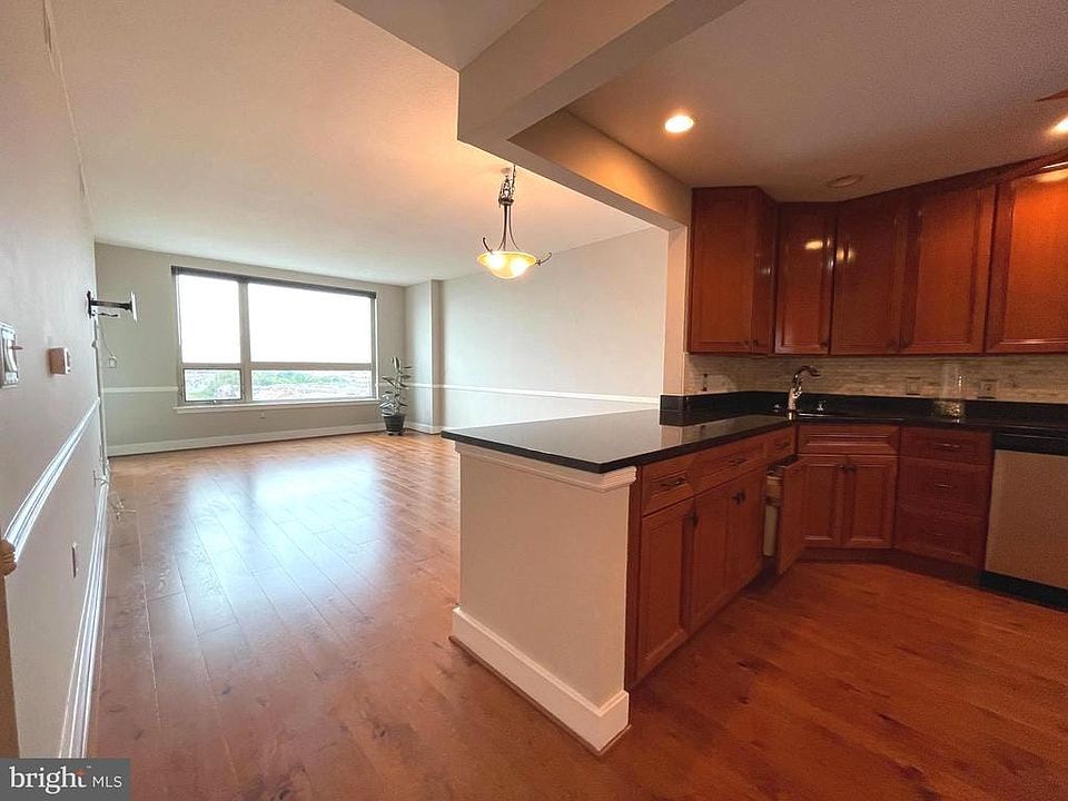 1st image of 717 S Christopher Columbus Blvd #906