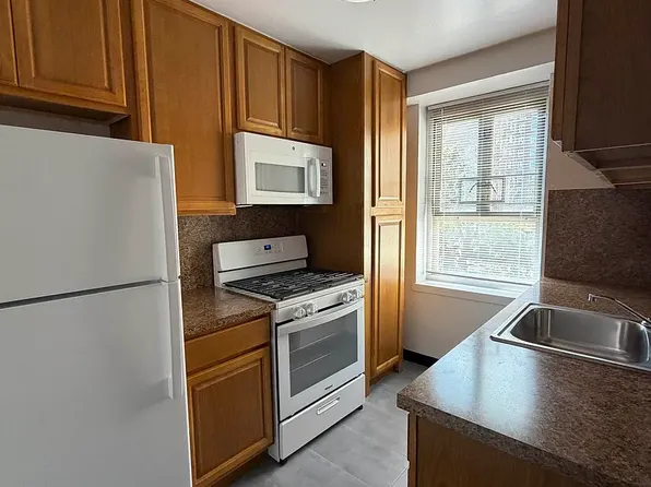 67-25 180th St #3, Fresh Meadows, NY 11365