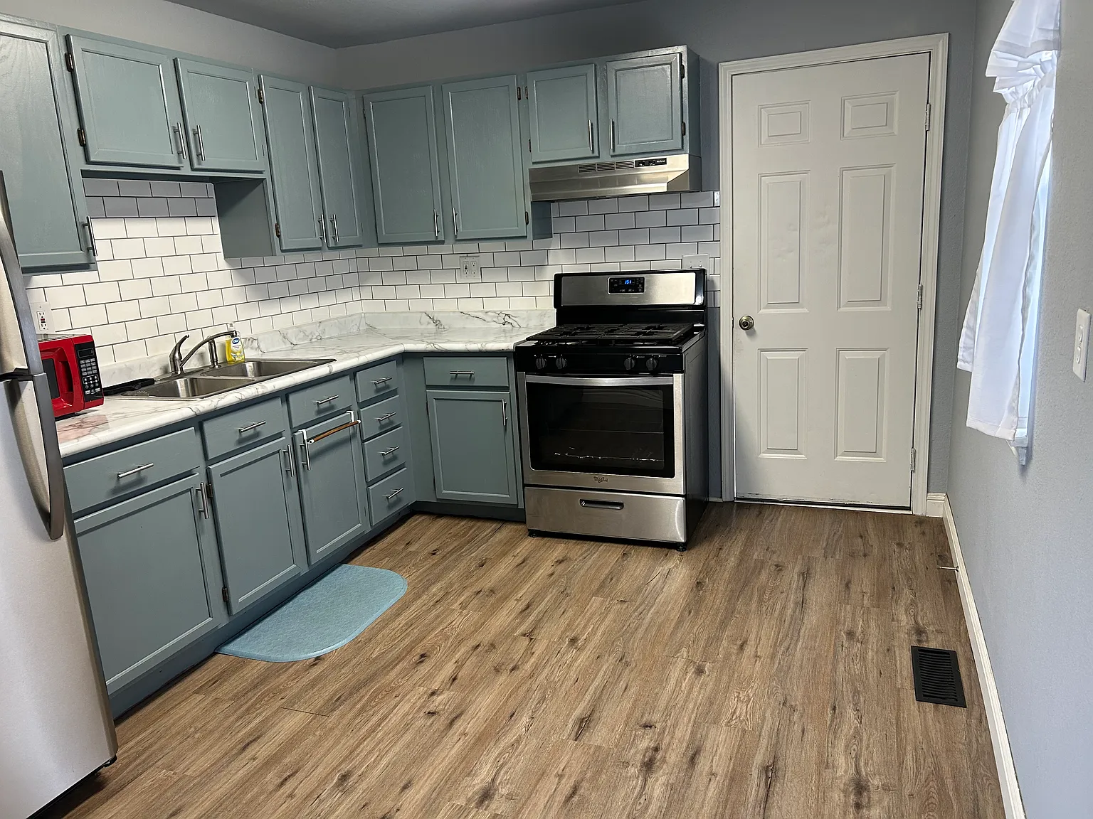 2 bed, $1,200 — Photo 3