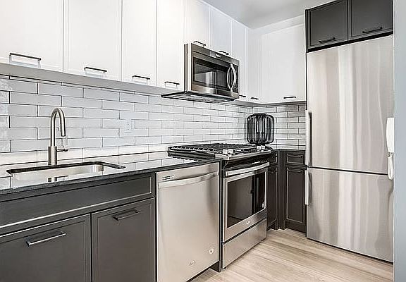 4th image of 63 Wall St APT 1508
