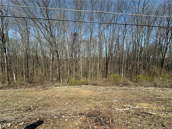 1129 Fox Dr, Evans City, PA 16033