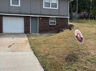 409 NE Westwind Dr, Lees Summit, MO 64086