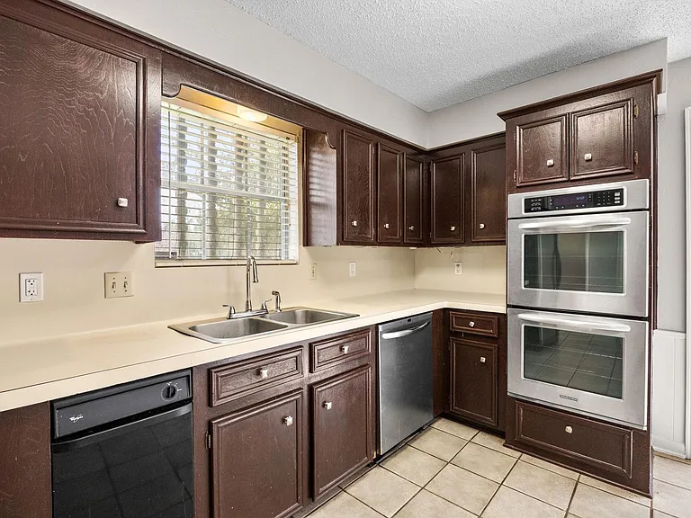 2211 Turtle Creek Dr — Photo 11