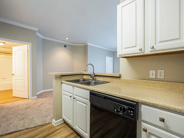 Baypoint Apartments — Photo 112